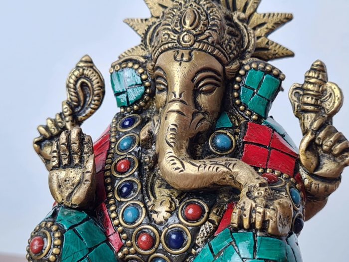 Estátua de Ganesha em bronze com pedras naturais embutidas 12cm