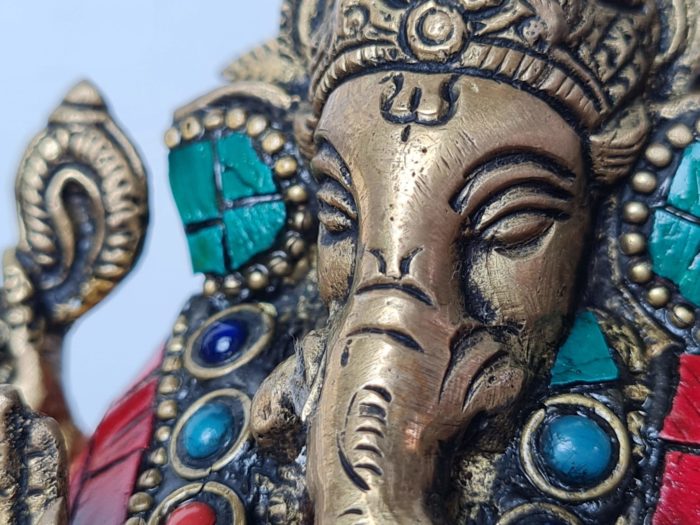 Estátua de Ganesha em bronze com pedras naturais embutidas 12cm