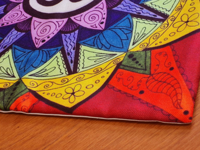 Capa de almofada indiana estampa símbolo OM estilizado 40cm