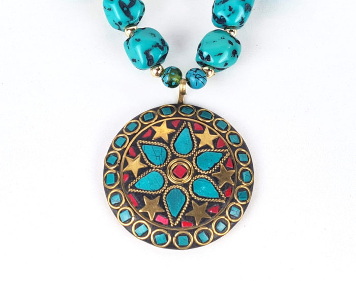 Max colar tibetano de mandala com pedrarias turquesa e coral