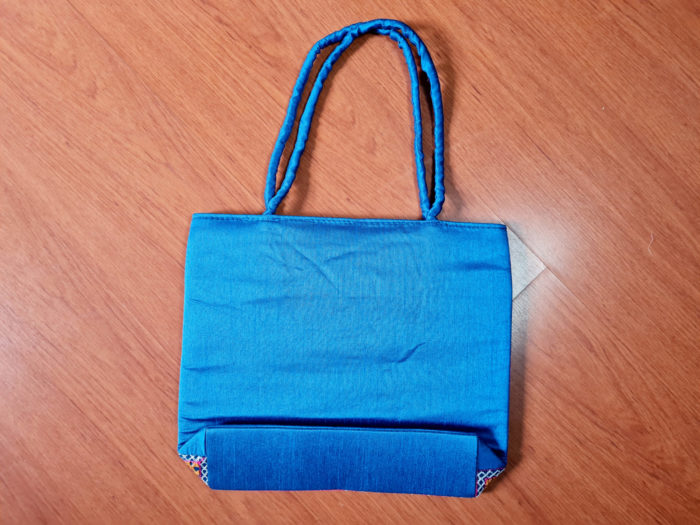 Bolsa indiana de tecido retangular com bordado floral e elefante Azul
