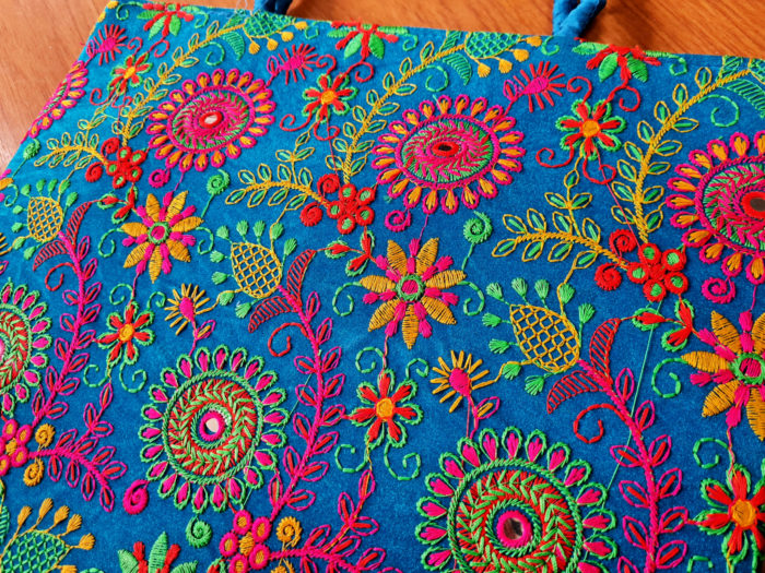 20210703_120420 Bolsa indiana de tecido retangular com bordado flora Azul e color