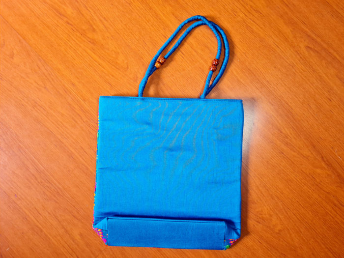 20210703_120429 Bolsa indiana de tecido retangular com bordado flora Azul e color