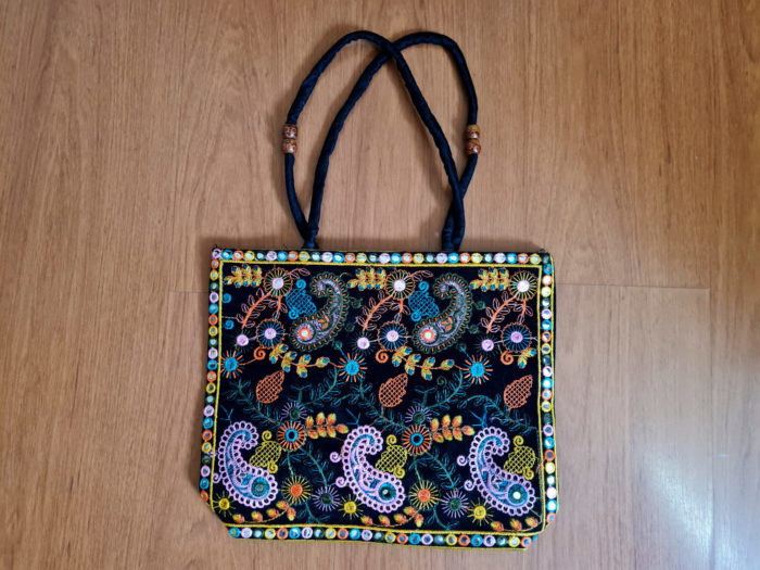 bolsa indiana preta floral