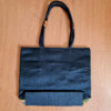 Bolsa indiana de tecido retangular com bordado floral preto e color
