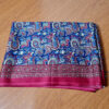 sari indiano floral azul e vermelho