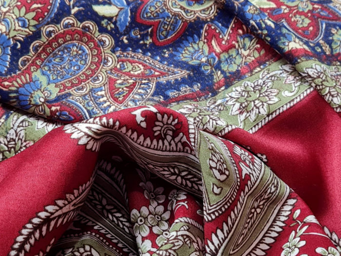 Sari indiano viscose com estampa de floral azul e vermelho