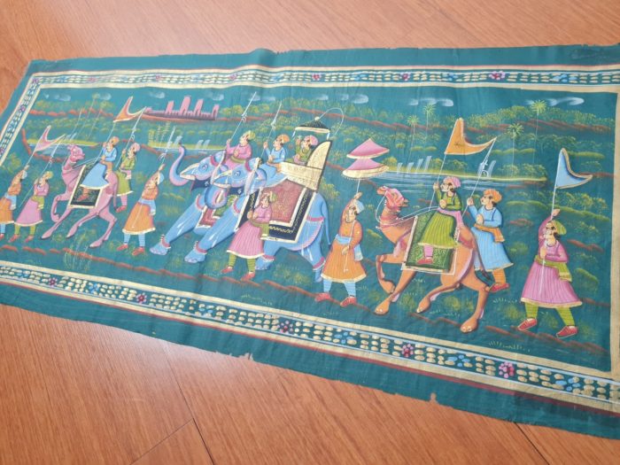 Pintura Rajasthani em seda design de grupo de viajantes com elefantes e camelos