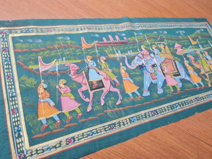 Pintura Rajasthani em seda design de grupo de viajantes com elefantes e camelos