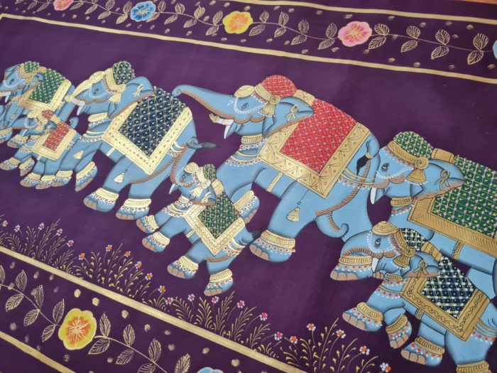 20210511_201811 Pintura Rajasthani em seda design de grupo de elefantes roxo