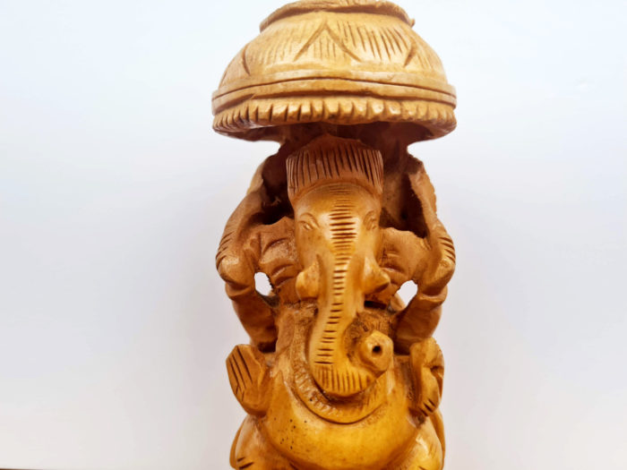 Estátua indiana de Ganesha esculpida em madeira 14cm