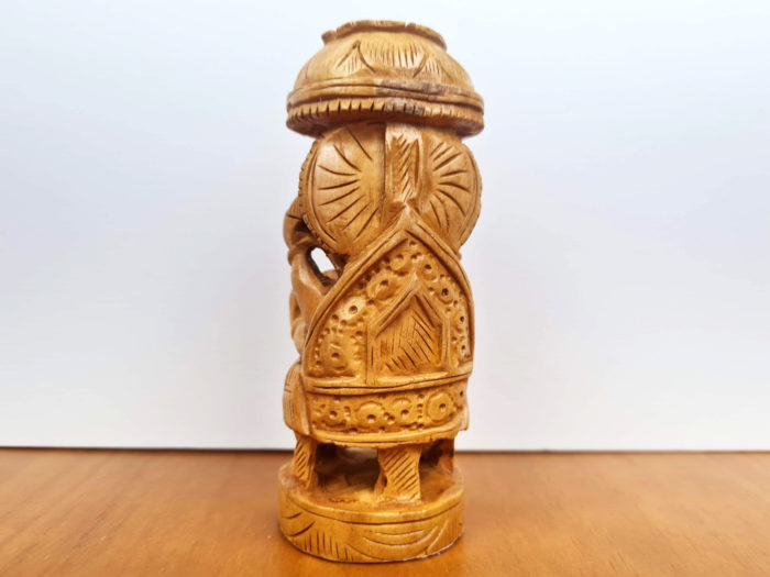 Estátua indiana de Ganesha esculpida em madeira 14cm