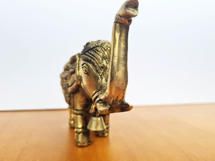 Elefante indiano esculpido em metal 14cm