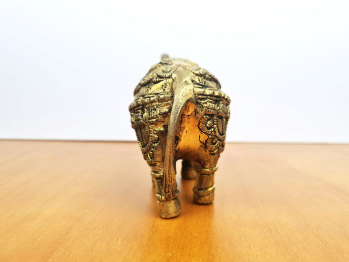 Elefante indiano esculpido em metal 14cm
