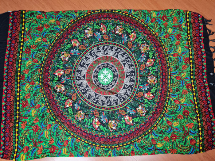 20211019_152113 Canga indiana grande com mandala e franjas verde e color