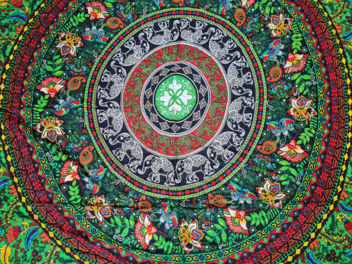 20211019_152123 Canga indiana grande com mandala e franjas verde e color