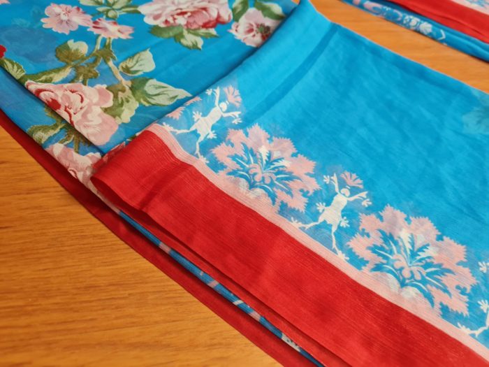 20211019_154813 Cortina de sari indiana estampa floral azul e vermelho