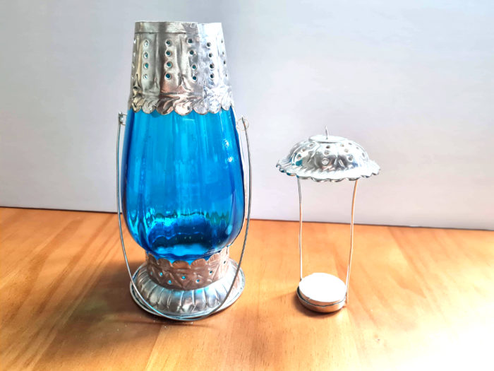 Luminária indiana pendente à vela com vitral azul 23cm