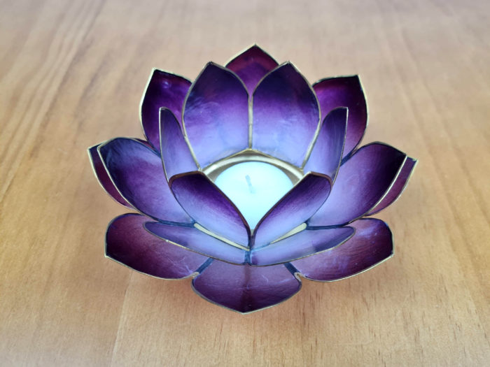 Castiçal de vela Flor de Lótus de madrepérolas roxo