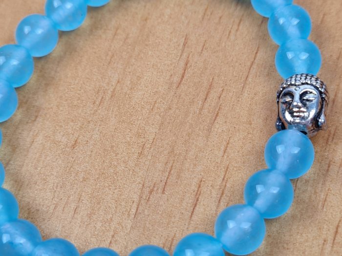 Pulseira indiana de pedras naturais e berloque de Buda Jade azul
