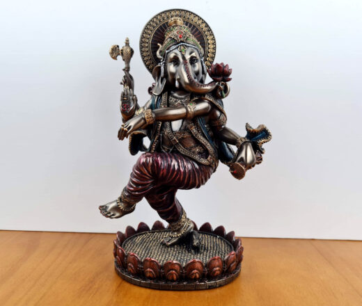 estátua Ganesha em pé dançando