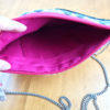 Bolsa indiana boho chic com pedrarias cinza e rosa