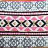 Bolsa indiana boho chic com pedrarias cinza e rosa
