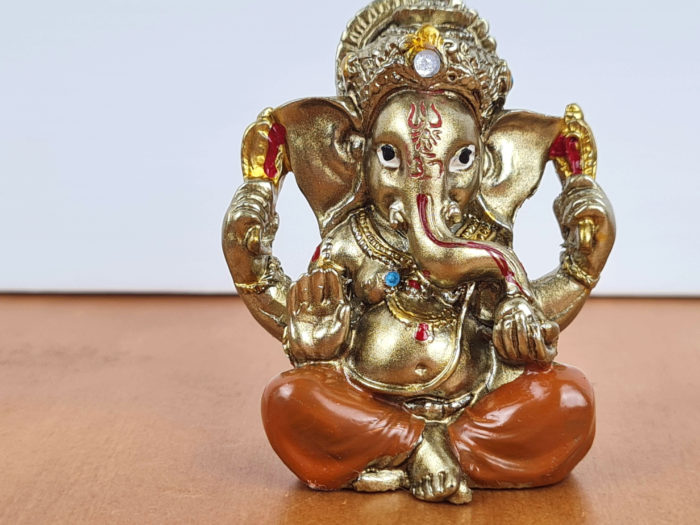 Estátua mini do Deus Ganesha dourado e ocre 5cm