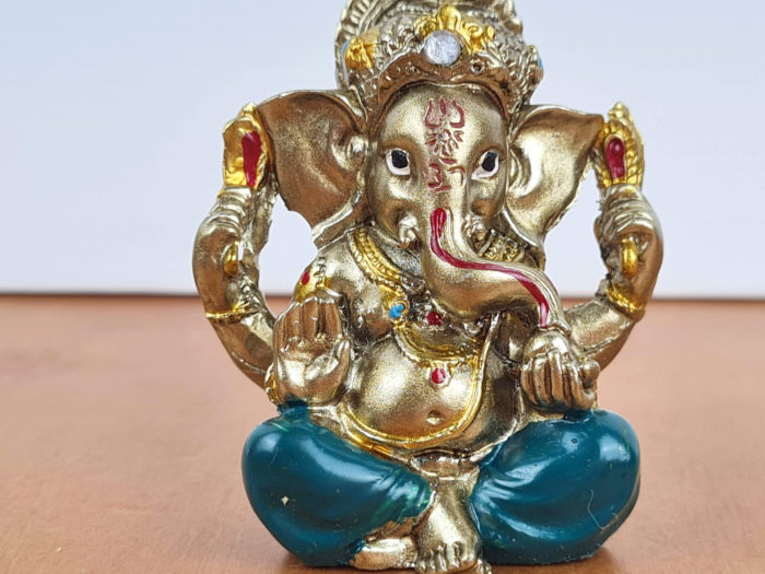 Estátua mini do Deus Ganesha dourado e verde 5cm