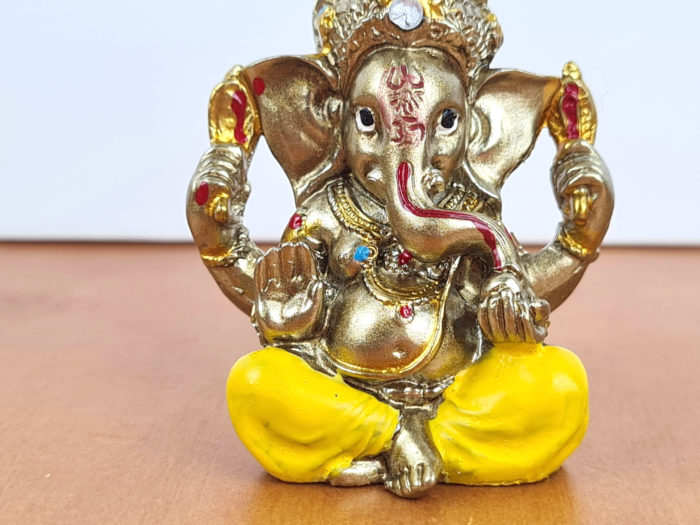 Estátua mini do Deus Ganesha dourado e amarelo 5cm
