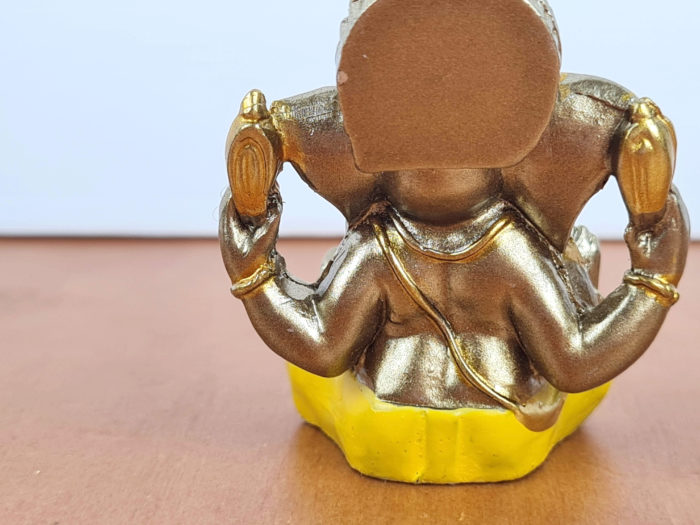 Estátua mini do Deus Ganesha dourado e amarelo 5cm
