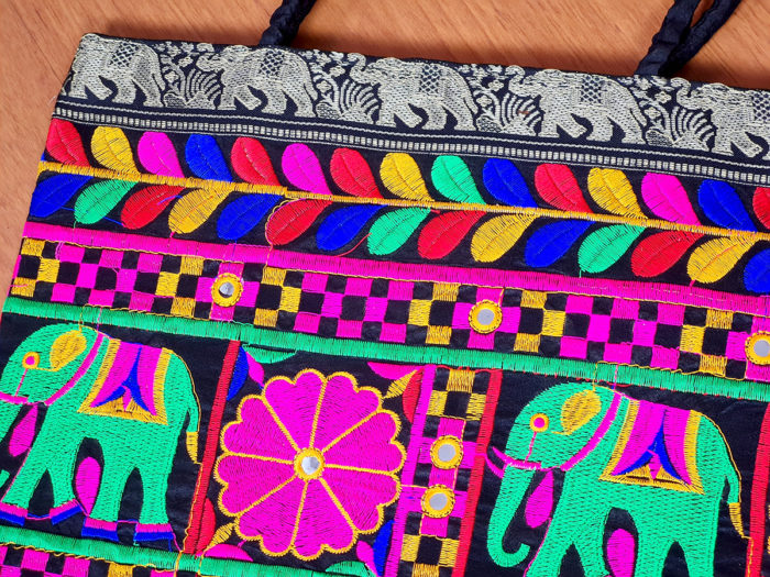 Bolsa indiana de tecido com estampa de elefantes preto e color neon