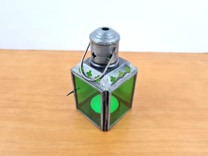 Luminária indiana à vela com vitral verde e ferro 12cm