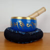 Tigela tibetana com 7 ligas de metal 10cm azul e dourada com almofada