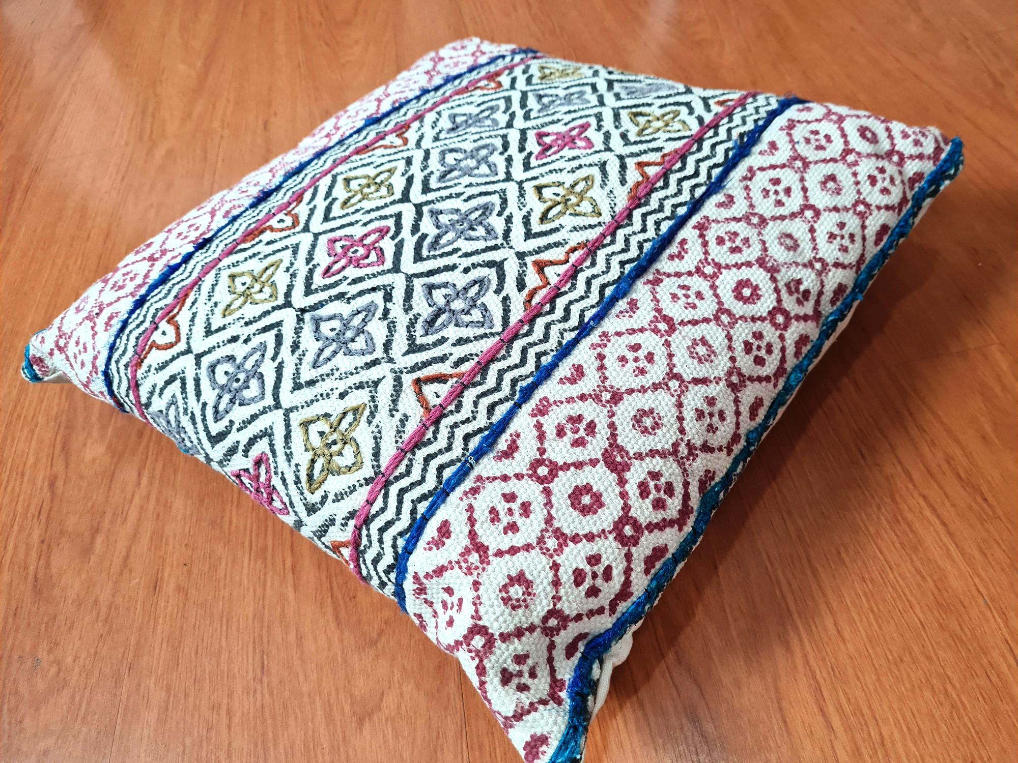 Almofada Balinesa algodão indiana com técnica block-printing 40cm
