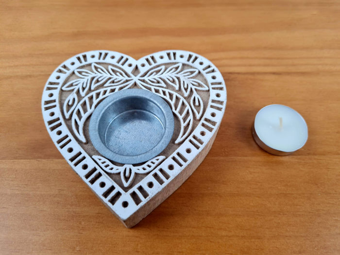 castiçal a base de vela, feito com blockprinting
