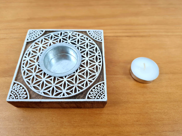 castiçal a base de vela, feito com blockprinting