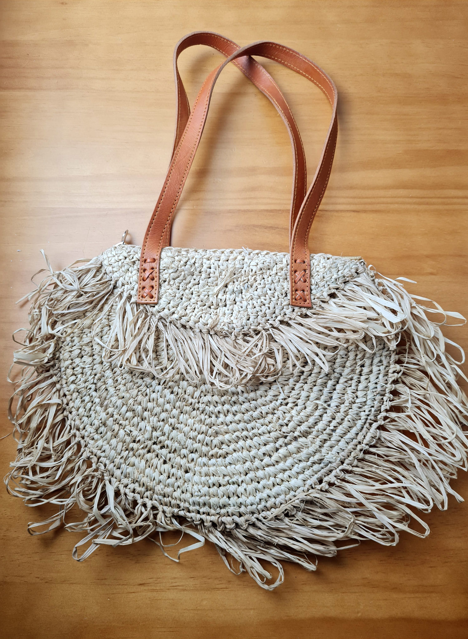 Bolsa Balinesa design Boho chic de palha com franjas e alça courino
