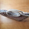 Bolsa artesanal boho chic de fibra tricolor com flor