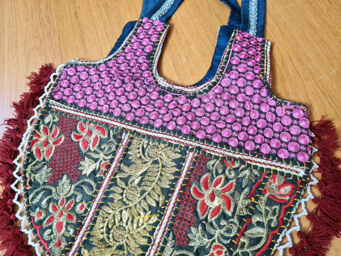 Bolsa indiana Banjara dupla face toda bordada rosa e vinho