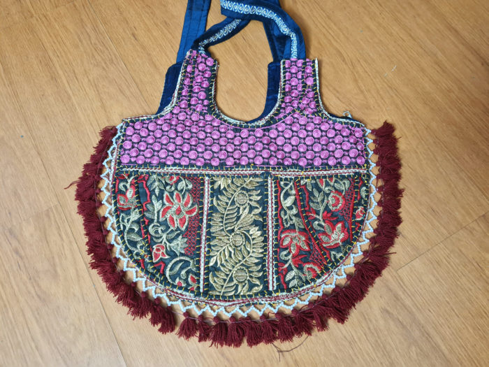 Bolsa indiana Banjara dupla face toda bordada rosa e vinho