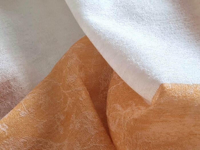 Pashimina indiana de cashmere estampa paisleys creme e mostarda