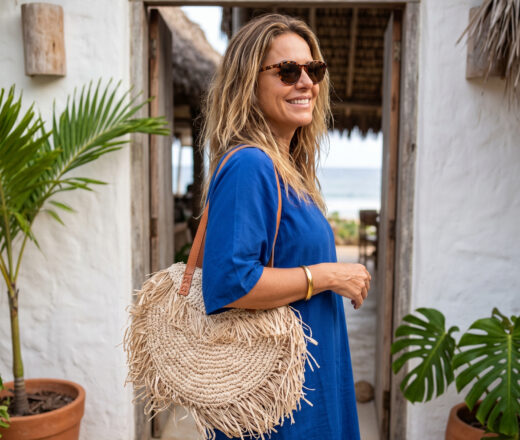 Bolsa Balinesa design Boho chic de palha com franjas e alça courino