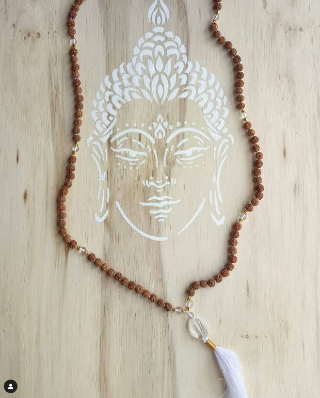 Japamala de Rudrakshas e Cristal Quartzo purificador de energia