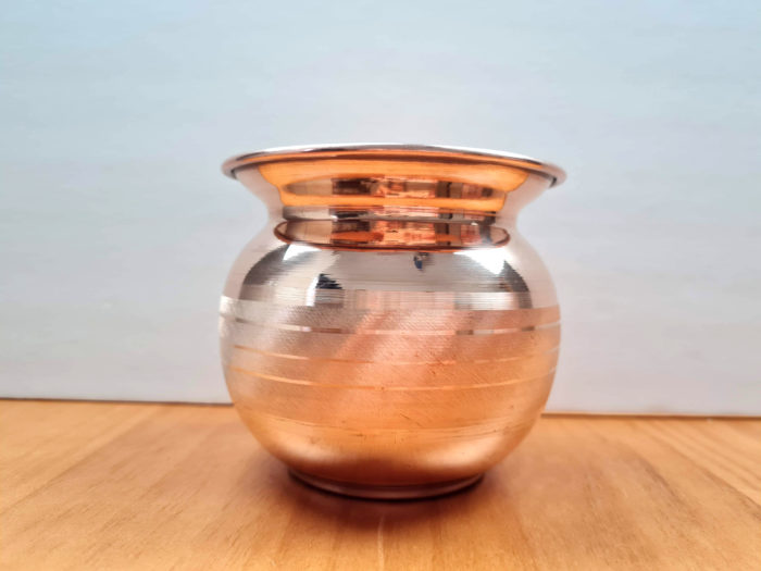 Cooper Lota (Kalash Indian Pooja) é um acessório para Adoração de Deuses e Deusas