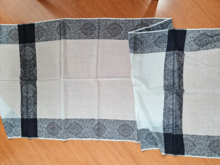 Pashimina indiana de cashmere estampa paisleys preto e offwhite