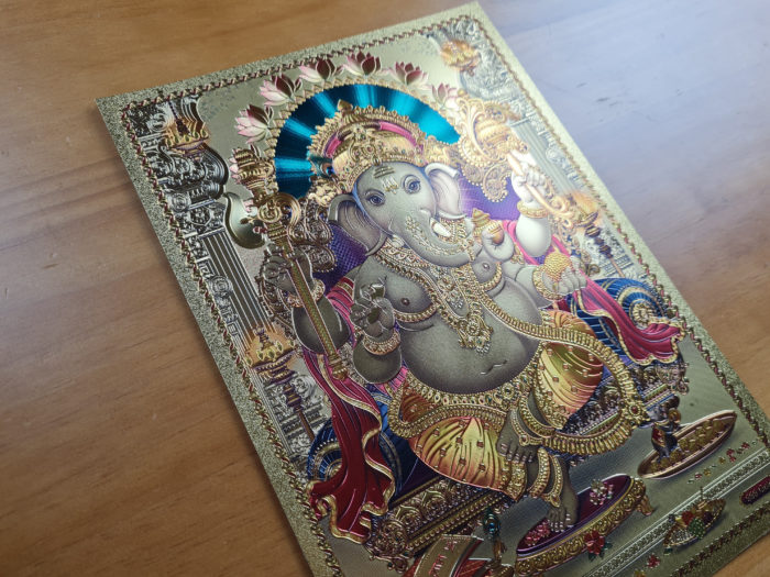 lâmina decorativa de Ganesha, dourada, fabricada na Índia