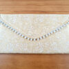 clutch indiana de tecido com pedrinhas, 23cm