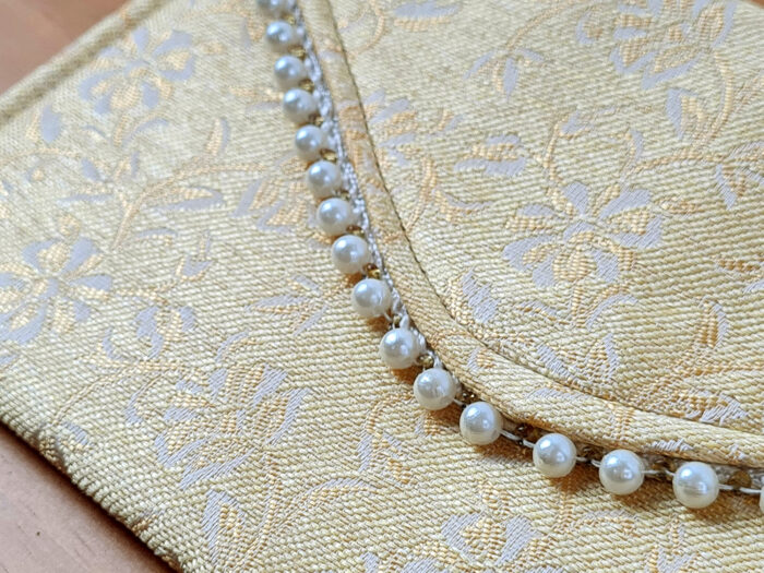 Bolsa indiana clutch retrô de tecido sem alça amarelo e dourado