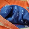Sari indiano de seda estampa floral com for de lótus laranja e azul